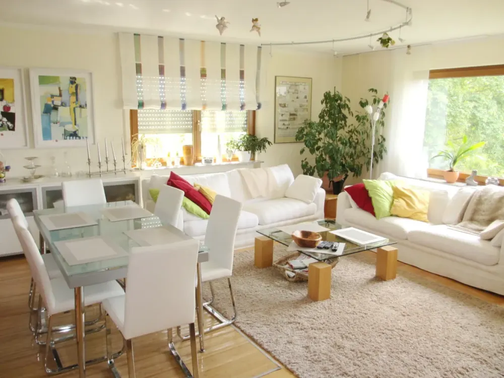 IN BESTER WOHN- UND AUSICHTSLAGE MIT GROßEM SONNENBALKON