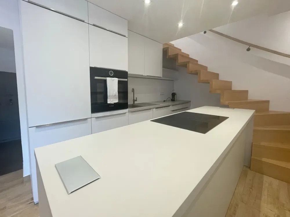 freundliche 4,5-Zimmer-Wohnung auf 2 Etagen mit EBK in Stuttgart