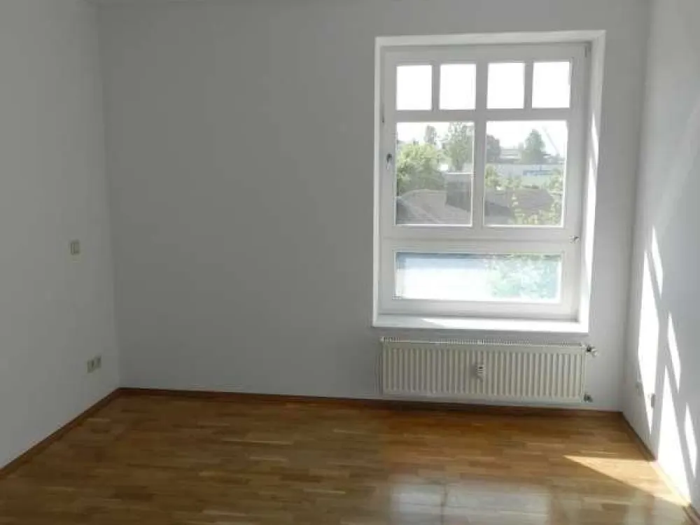 Attraktive 2,5 -Zimmerwohnung mit Balkon (Wasserblick) und EBK direkt am Yachthafen!!!!