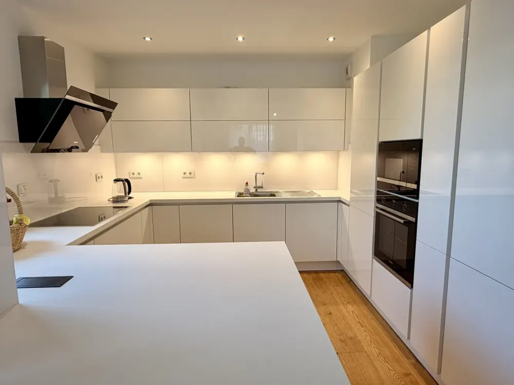 luxuriöse 5 ZI. Wohnung mit edler EBK im Belsenpark