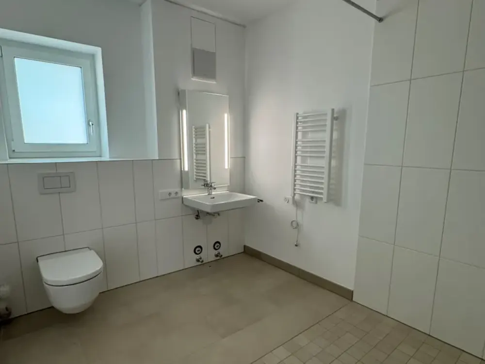 Leben am Wasser in extravaganter Lage - perfekt geschnittene 2 Zimmer