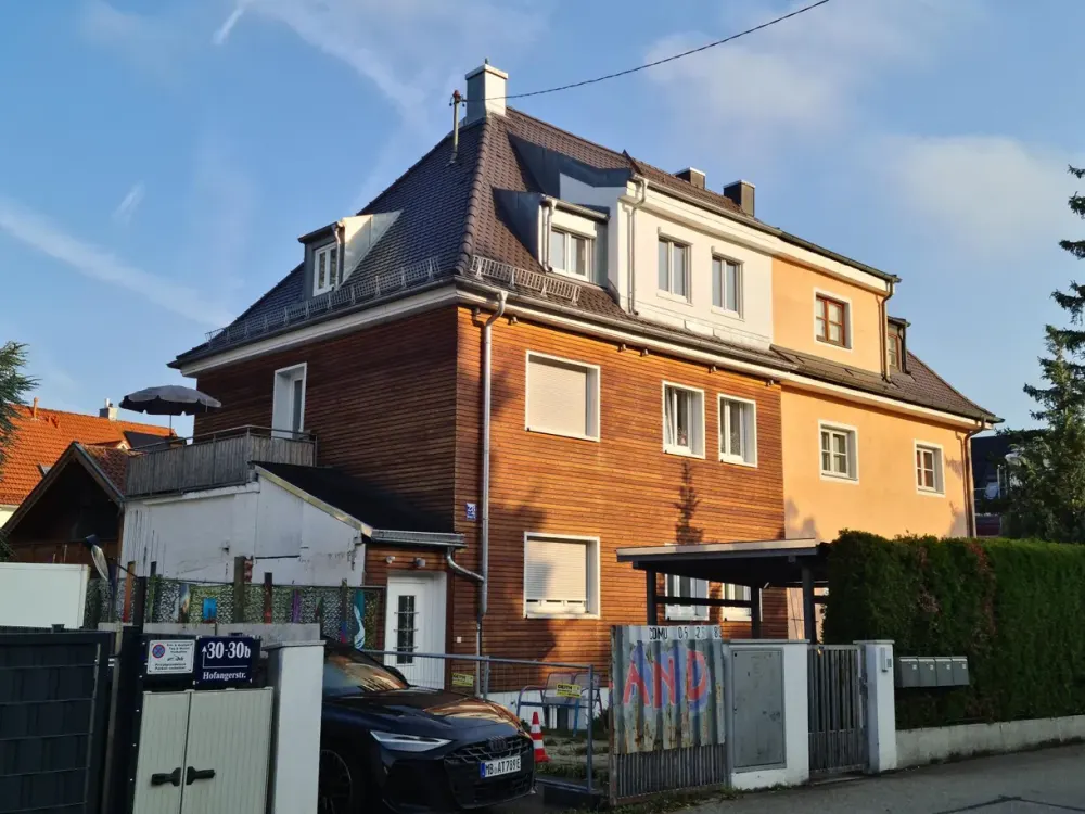 Schöne 2,5 Zimmer Wohnung mit EBK/ Balkon/ Klima/möbliert (befristet für 7 Monate)