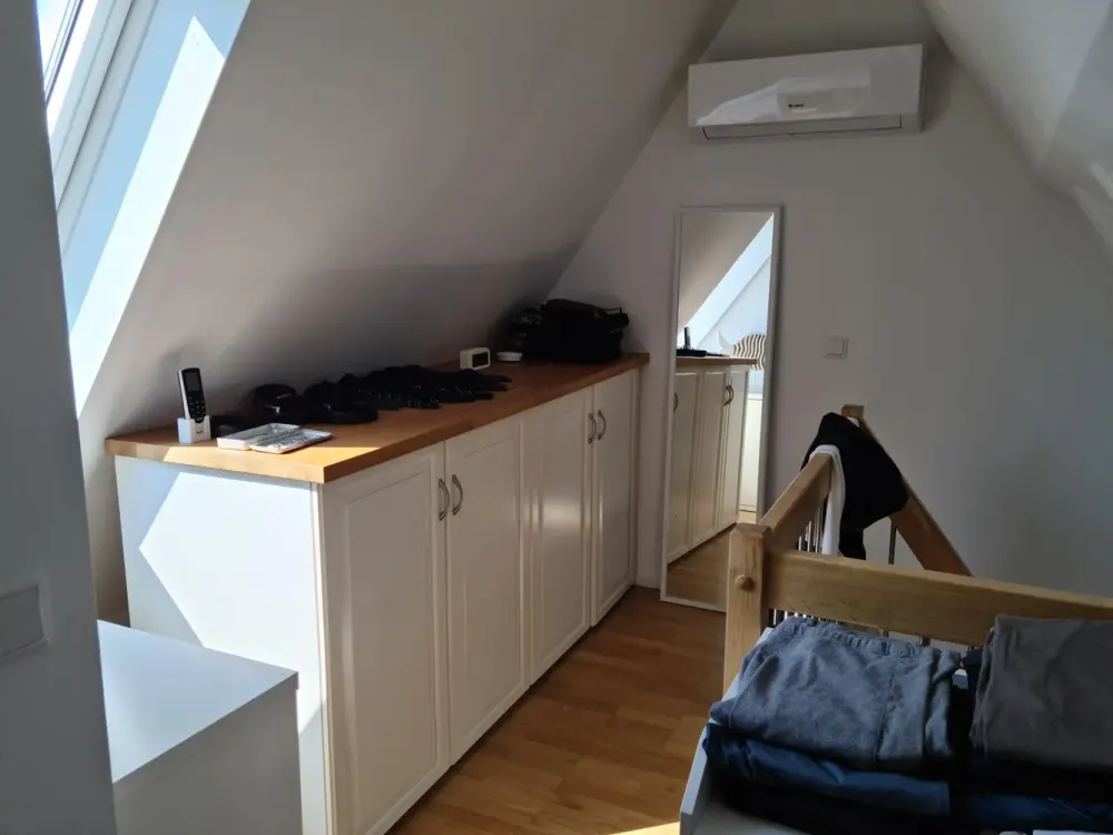Schöne 2,5 Zimmer Wohnung mit EBK/ Balkon/ Klima/möbliert (befristet für 7 Monate)