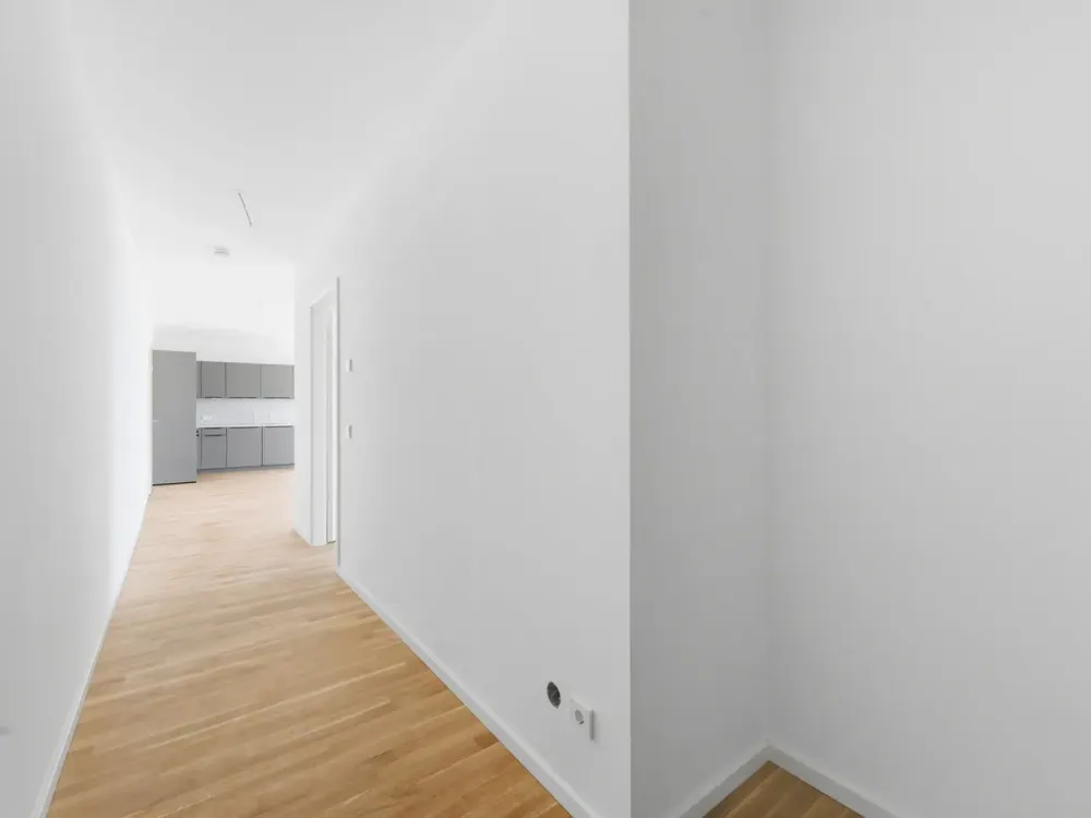 4-Room Apartment with Fitted Kitchen, Parking Space and High-Quality Features