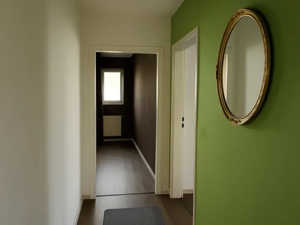 Helle 2-Zimmer-Wohnung im 1. OG mit Balkon. Ideal für Selbstsanierer!