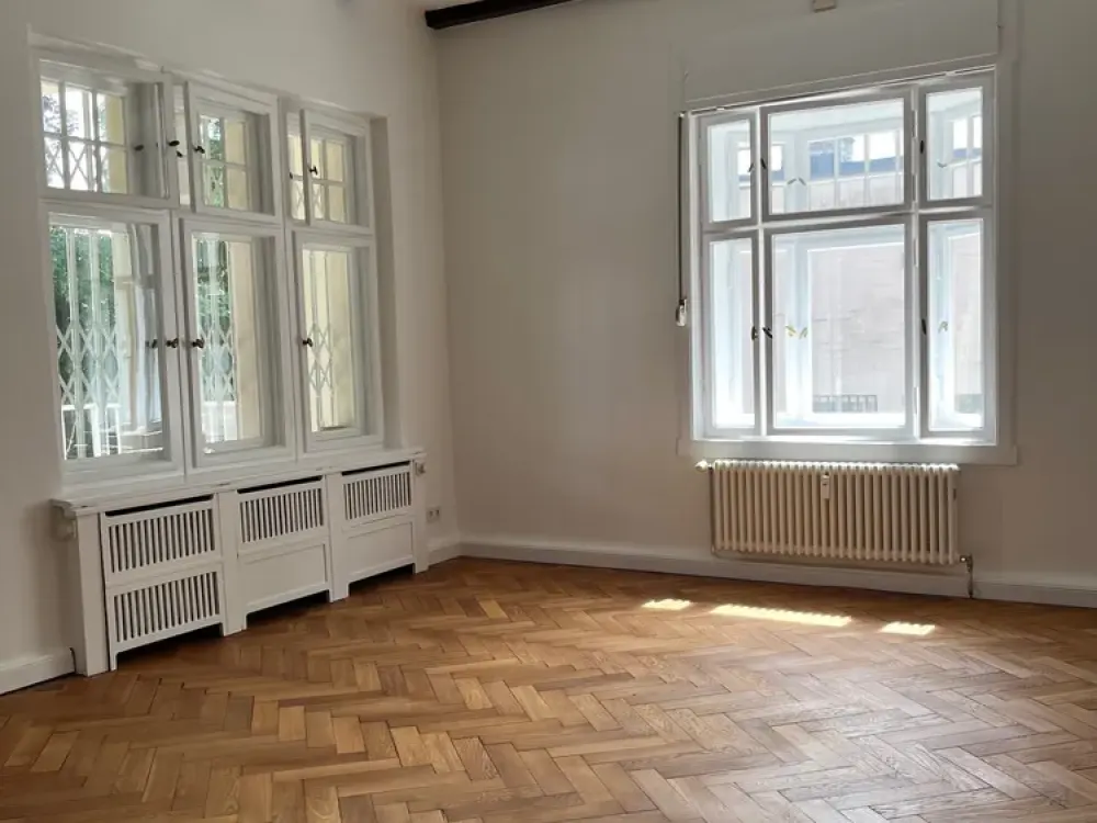 Stilvolle, geräumige 5-Zimmer-Wohnung mit Terasse in Berlin