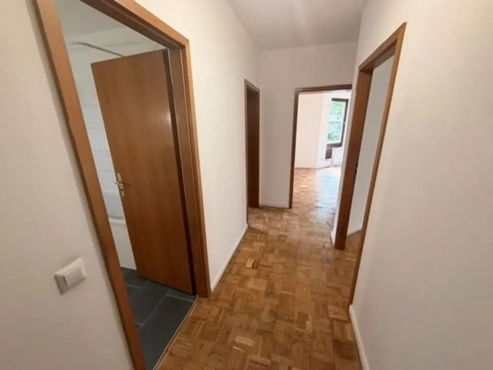 2-Zimmer Wohnung mit Balkon in ruhiger & grüner Lage!