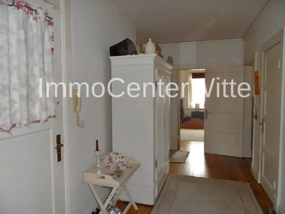 Bitte schriftlich anfragen: Besonders gemütliche 4-Zimmer-Wohnung für eine kleine Familie in Pinneb