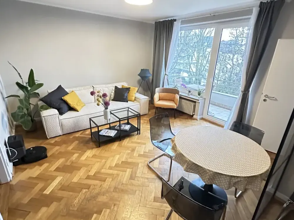 Stilvoll möblierte Wohnung mit Homeoffice, EBK und Balkon