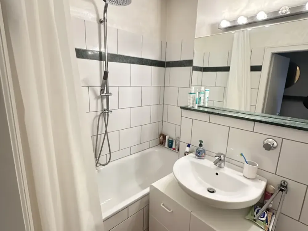 Stilvoll möblierte Wohnung mit Homeoffice, EBK und Balkon