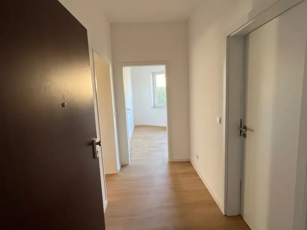Sanierte 6-Zimmer Wohnung mit großer Terrasse in Osterwald