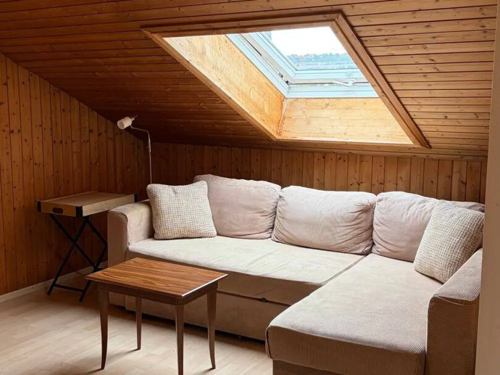 Heusteig DG - 2,5 Zimmer - Teilmöbliliert