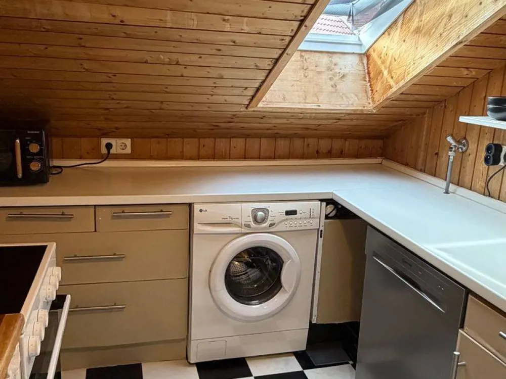 Heusteig DG - 2,5 Zimmer - Teilmöbliliert