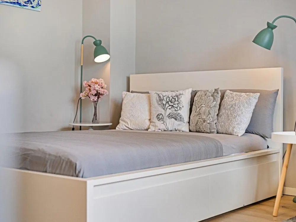 Möbilierte 1,5-Zimmer-Wohnung mit Rheinblick am Hafen