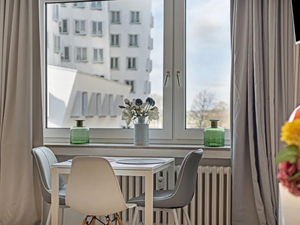 Möbilierte 1,5-Zimmer-Wohnung mit Rheinblick am Hafen