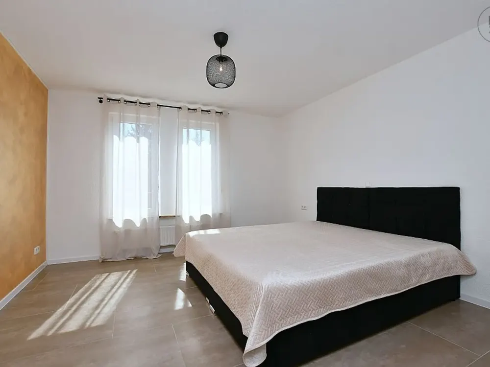 Modern möblierte Wohnung mit Balkon und PKW-Stellplatz in Bietigheim-Bissingen