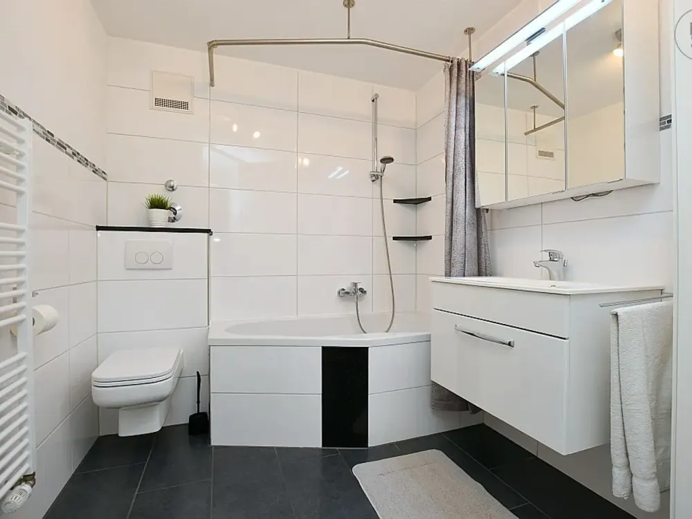 Modern möblierte Wohnung mit Balkon und PKW-Stellplatz in Bietigheim-Bissingen