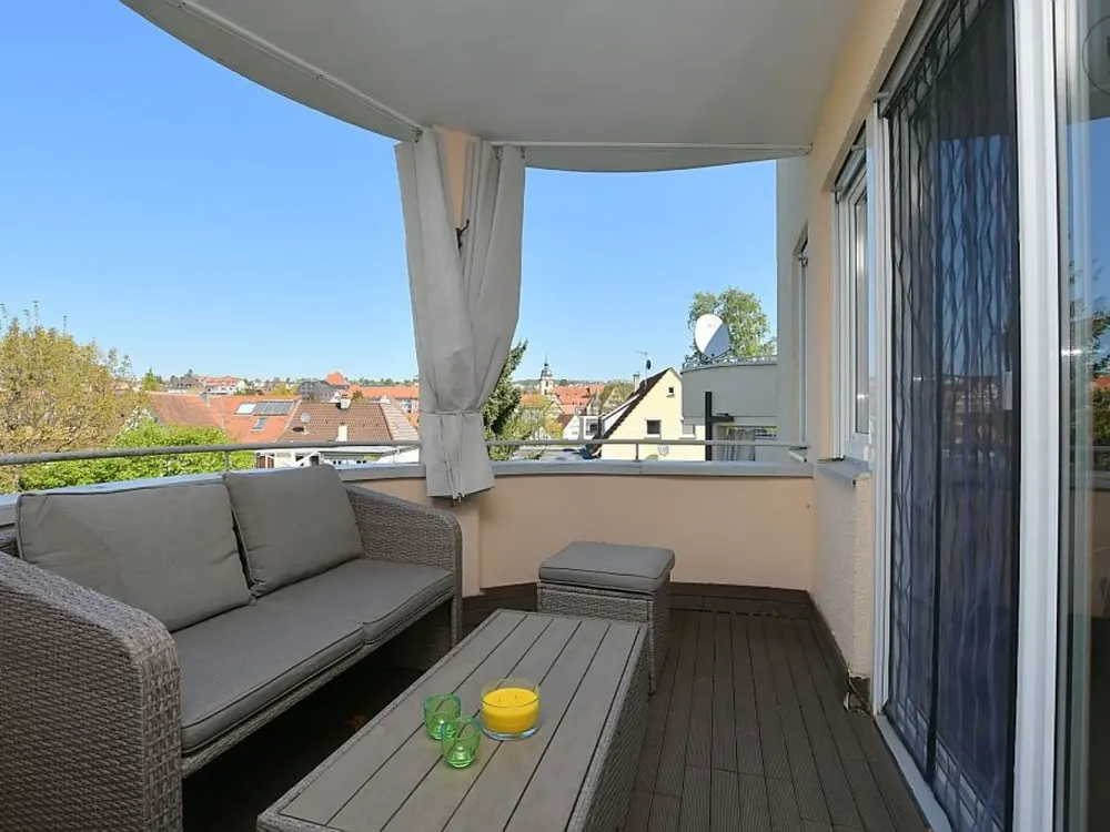 Modern möblierte Wohnung mit Balkon und PKW-Stellplatz in Bietigheim-Bissingen