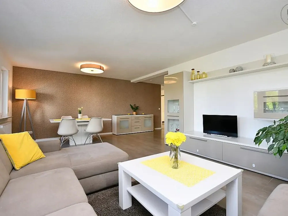 Modern möblierte Wohnung mit Balkon und PKW-Stellplatz in Bietigheim-Bissingen