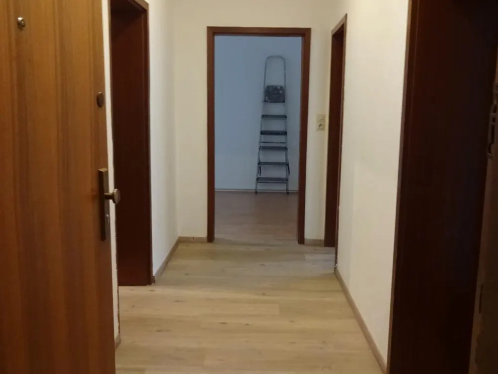 Helle Erdgeschoßwohnung mit 3m Deckenhöhe zu vermieten