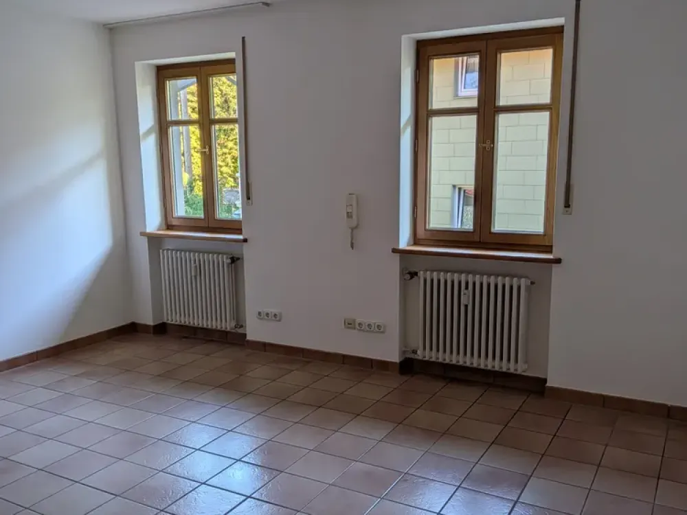 Lots of Space in Obermenzing: 4-Room Apartment with Balcony