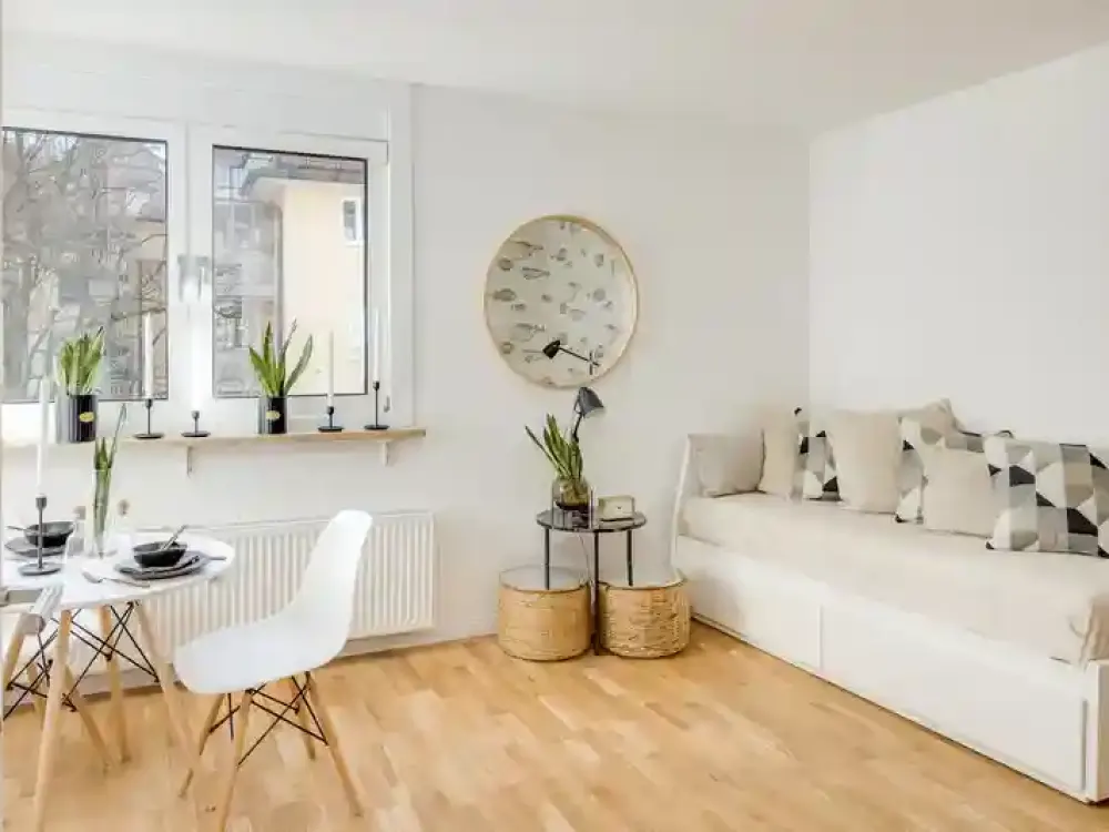 Charmantes, vollständig renoviertes & möbliertes 1-Zimmer-Appartement mit EBK im Lehel, München