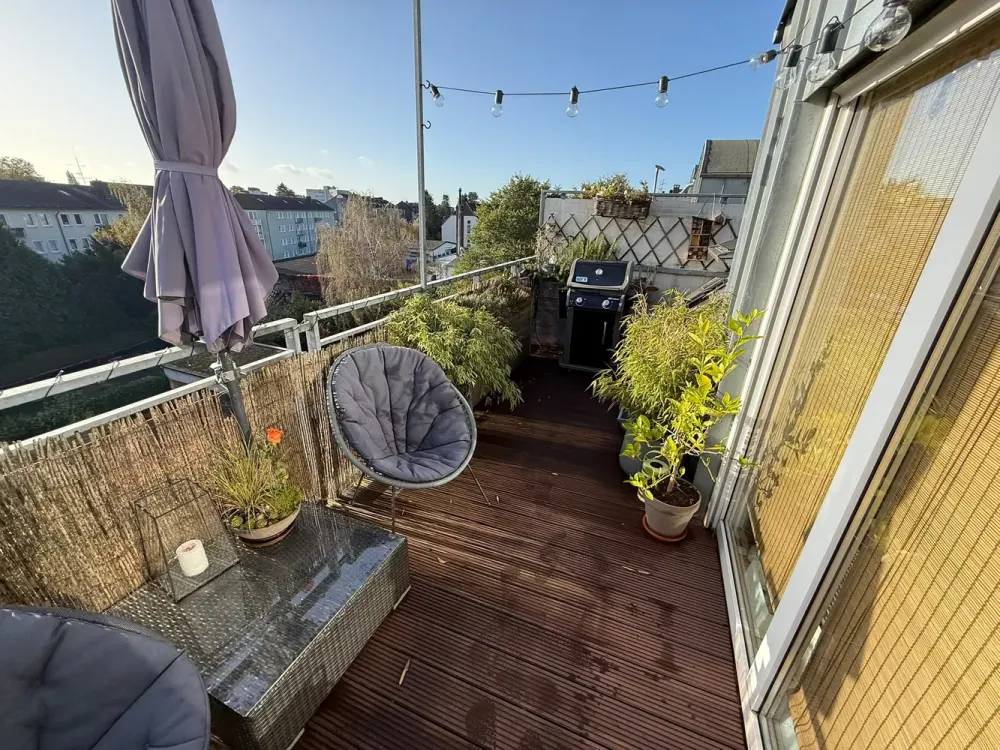 Bright, beautiful 3-room maisonette apartment with sunny roof terrace
