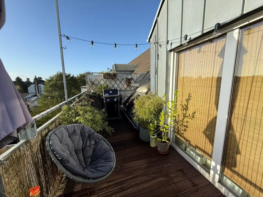 Bright, beautiful 3-room maisonette apartment with sunny roof terrace