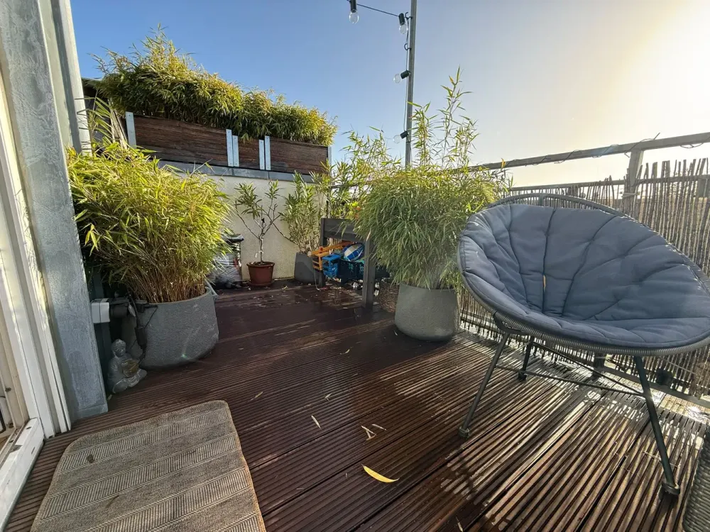 Bright, beautiful 3-room maisonette apartment with sunny roof terrace