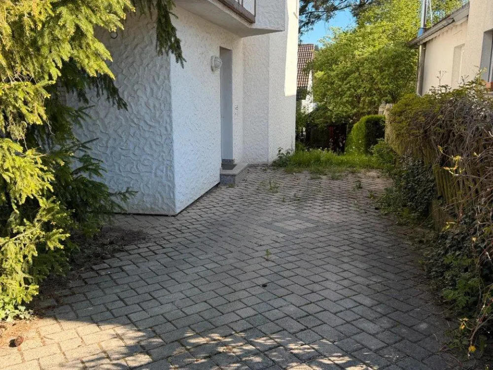 Wohnung mit eigenem Hauseingang und Stellplatz in ruhiger Lage