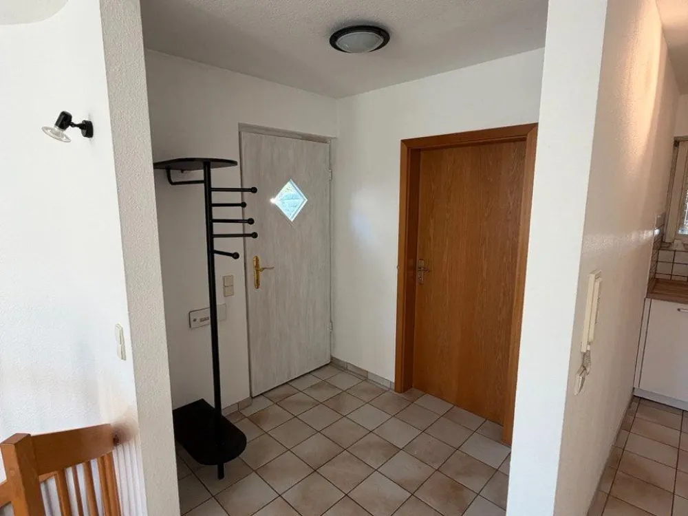 Wohnung mit eigenem Hauseingang und Stellplatz in ruhiger Lage