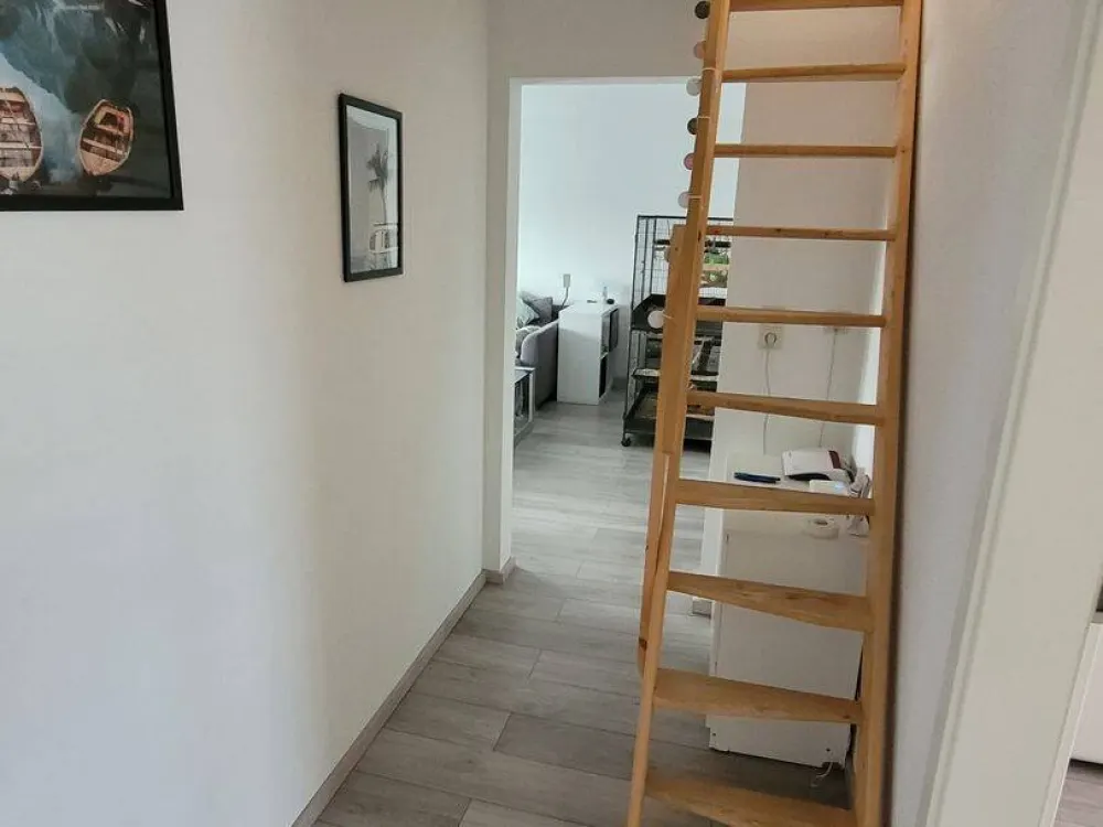 Großzügige 5-Zimmer-Wohnung mit Balkon und großer Einbauküche in Nürnberg-Altkatzwang