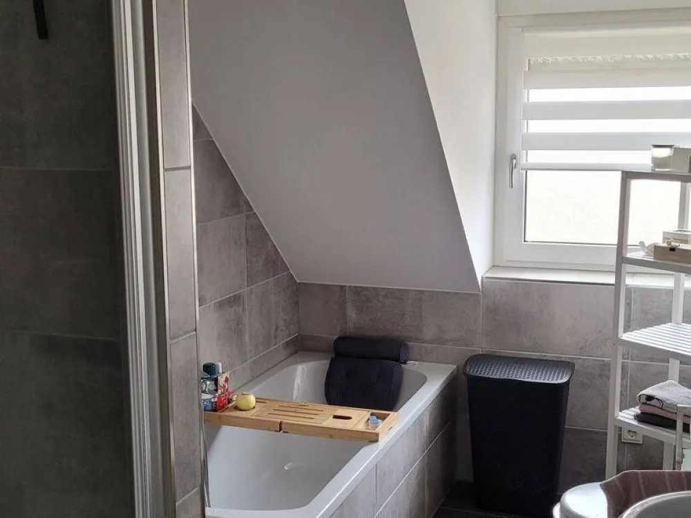 Großzügige 5-Zimmer-Wohnung mit Balkon und großer Einbauküche in Nürnberg-Altkatzwang