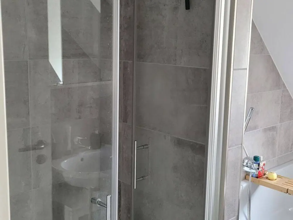 Großzügige 5-Zimmer-Wohnung mit Balkon und großer Einbauküche in Nürnberg-Altkatzwang