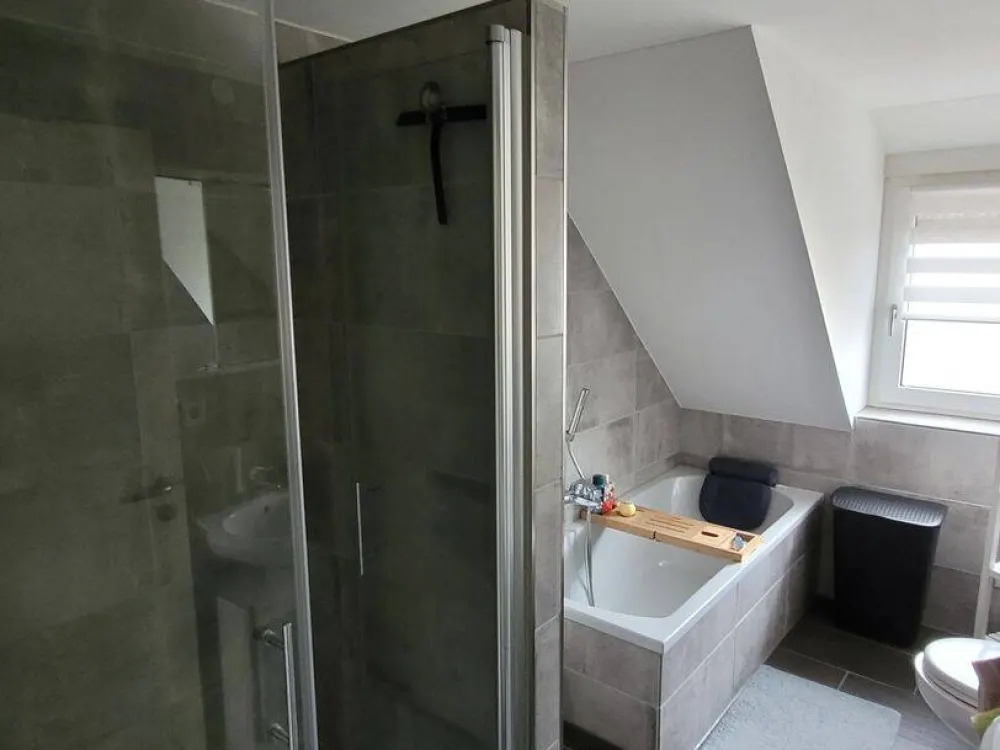 Großzügige 5-Zimmer-Wohnung mit Balkon und großer Einbauküche in Nürnberg-Altkatzwang