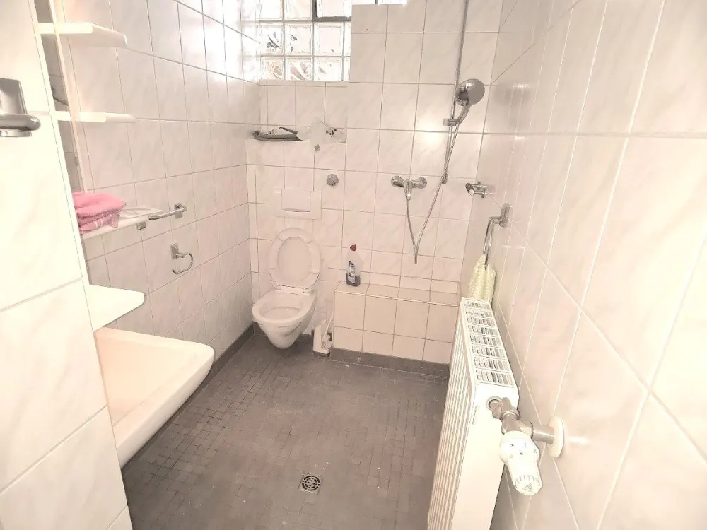 2 Room Apartment with Kitchen and Bathroom in Alt-Saarbrücken