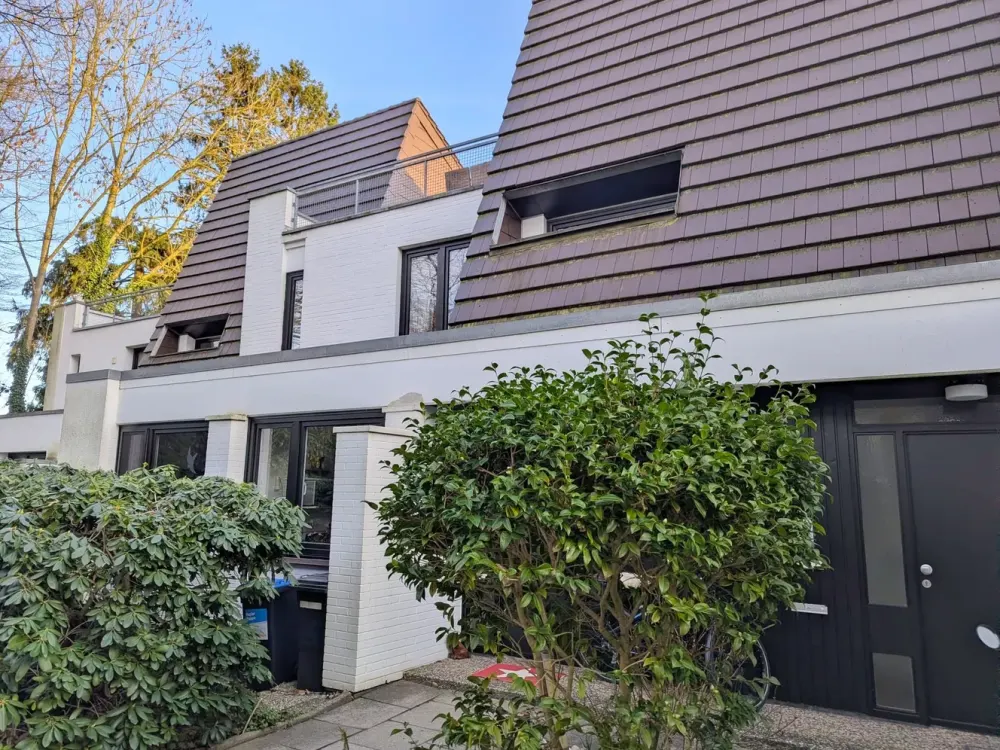 Schwachhausen: Ein echtes Highlight: 1-Zimmer Dachgeschosswohnung mit ca. 36 m² Dachterrasse