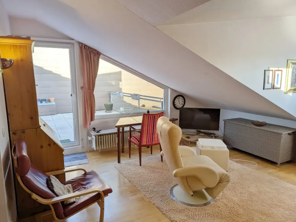 Schwachhausen: Ein echtes Highlight: 1-Zimmer Dachgeschosswohnung mit ca. 36 m² Dachterrasse