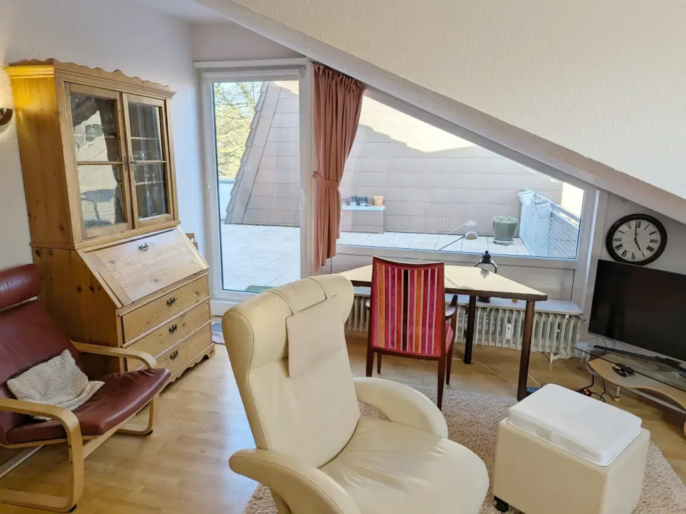 Schwachhausen: Ein echtes Highlight: 1-Zimmer Dachgeschosswohnung mit ca. 36 m² Dachterrasse