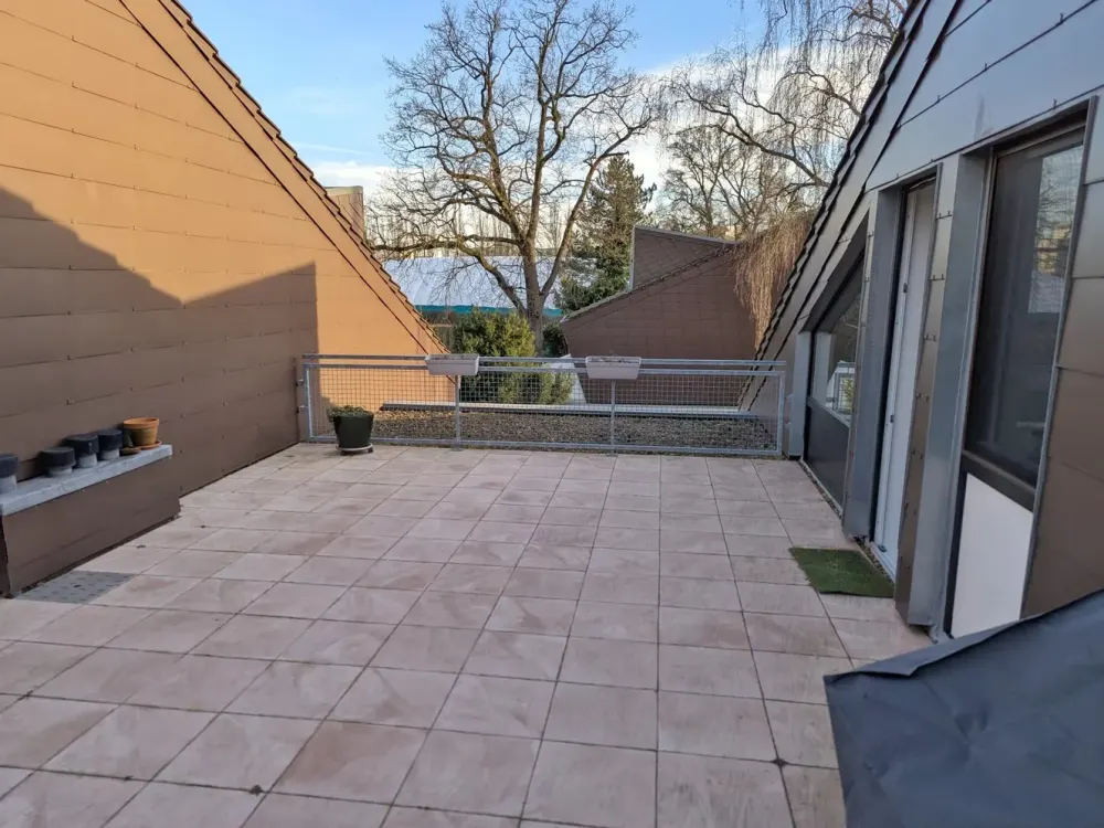 Schwachhausen: Ein echtes Highlight: 1-Zimmer Dachgeschosswohnung mit ca. 36 m² Dachterrasse