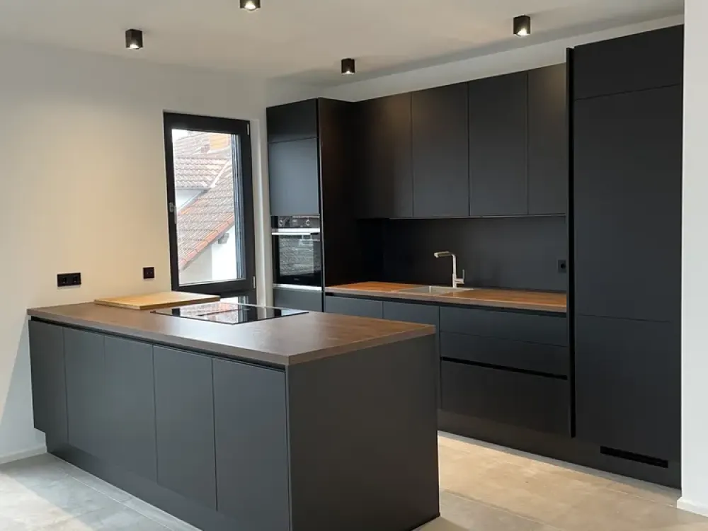 Großzügige 4 Zimmer-Obergeschoss-Wohnung mit Süd-Balkon & Einbauküche