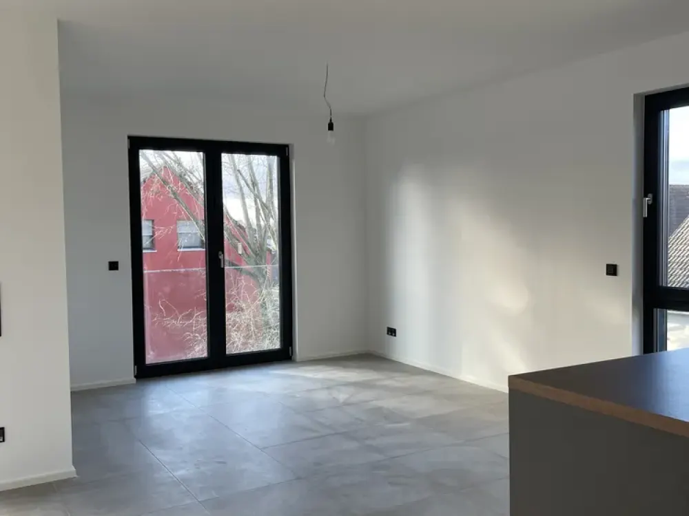 Großzügige 4 Zimmer-Obergeschoss-Wohnung mit Süd-Balkon & Einbauküche
