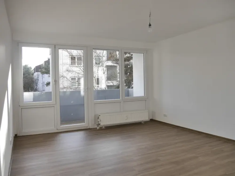 Beautiful 4-room apartment with balcony for rent in Heusenstamm