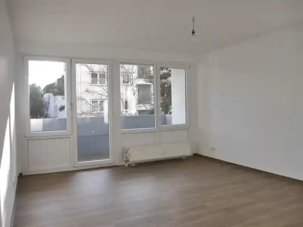 Beautiful 4-room apartment with balcony for rent in Heusenstamm