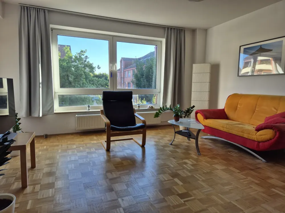 Helle 4-Zimmerwohnung in der List, ruhig gelegen, mit Balkon und Blick ins Grüne