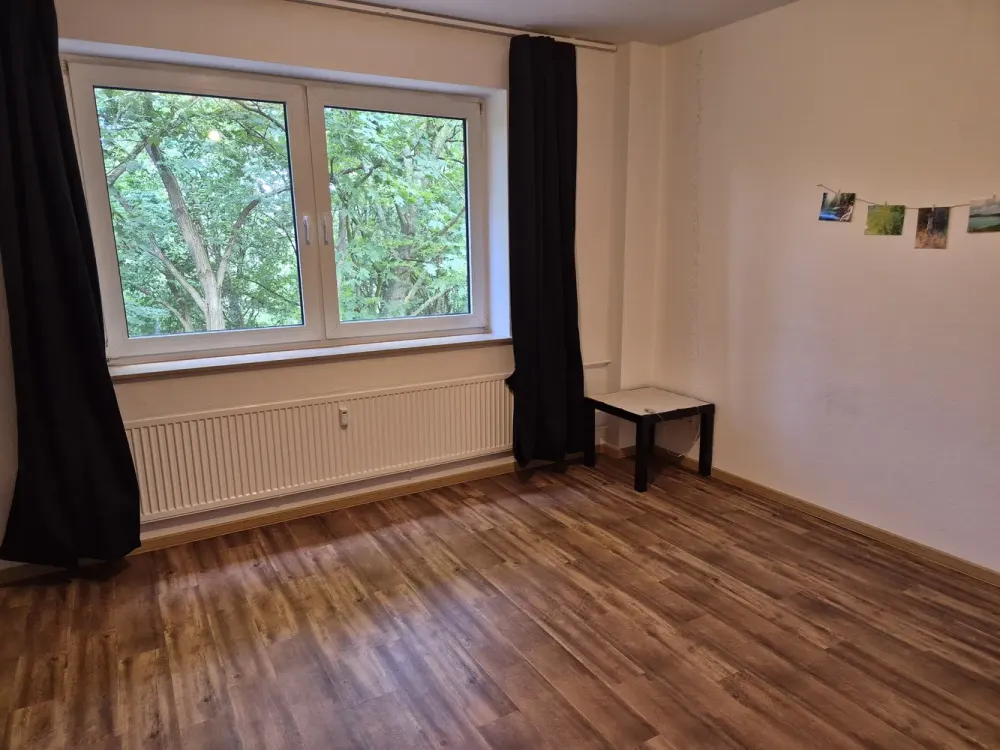 Helle 4-Zimmerwohnung in der List, ruhig gelegen, mit Balkon und Blick ins Grüne