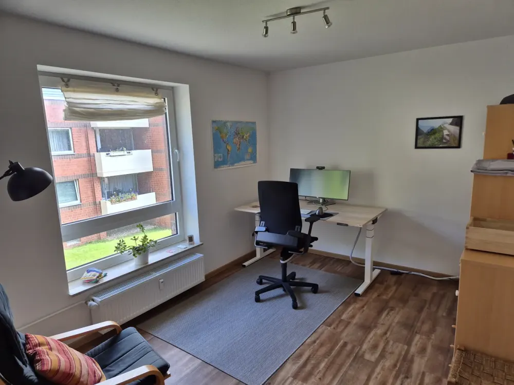 Helle 4-Zimmerwohnung in der List, ruhig gelegen, mit Balkon und Blick ins Grüne