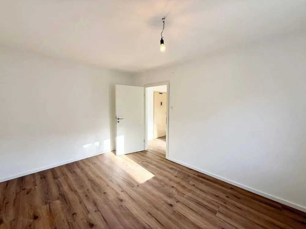 Frei ab sofort - Perfekt geeignet für 2-er WG! Ruhige & helle 2-Zimmer-Wohnung im 2.OG in nettem MFH direkt an der TH in Nürnberg Wöhrd