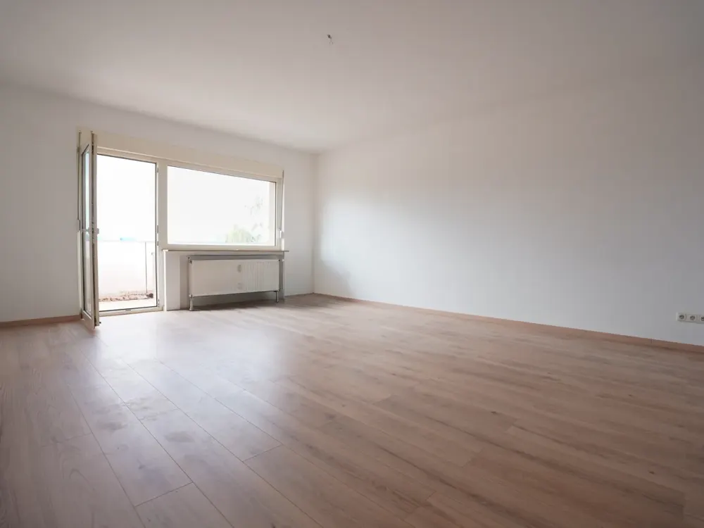 Charmante Wohnung mit Balkon und Außenstellplatz (2. OG Mitte)