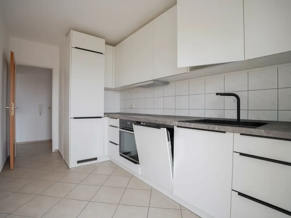 Charmante Wohnung mit Balkon und Außenstellplatz (2. OG Mitte)